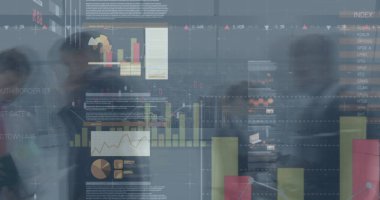 İş adamlarıyla zaman aşımına uğramış finansal verilerin görüntüsü. küresel iş, finans, teknoloji ve veri işleme kavramı dijital olarak oluşturulmuş görüntü.