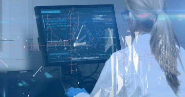 Bilgisayar kullanan bir kadının dijital arayüzü. küresel veri işleme, teknoloji ve bağlantılar konsepti dijital olarak oluşturuldu.