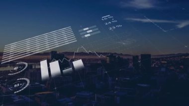 Fütürist UI, şehrin ufuk çizgisinde yüzen turta grafikleri ve eğimli veri panelini görüntüler. Teknoloji, veri görselleştirme, kentsel, modern, analitik, yenilik, dijital