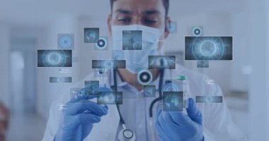 Holografik veri görselleri yüzen, tıp laboratuarında test tüpü ve pipetle ilgilenen doktor. Bilim, yenilik, teknoloji, araştırma, tanı, sağlık, fütürist