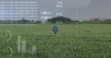 Teknik analitikte golf topunun yerini gösteren, yüzen haritalar ve haritalar sergiliyor. Spor, yenilik, teknoloji, veri, analitik, performans, minimalizm
