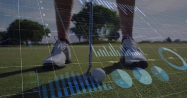 Erkek golfçü golf topunun çevresine ayak basıyor, spor analitik çizelgelerini örtüyor. Atletik, performans, veri görselleştirme, açık hava, fitness, hassasiyet, teknoloji