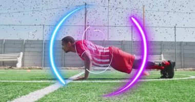 Erkek sporcu sahada şınav çekiyor, spor eğitimi için neon kaplamalı protez bacak gösteriyor. Sporcu, fitness, antrenman, açık hava, dinamik, motivasyon, dayanıklılık