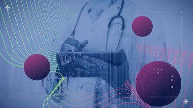 Şehir manzarasını kaplayan erkek doktor gövdesi, neon yeşil kıvrımlar, pembe daireler, tıbbi haçlar. Sağlık, kentsel, yenilik, teknoloji, profesyonellik, dijital, sağlık