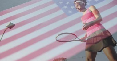 Sahada raket ve top tutan bayan tenisçi, sağlık pazarlama bayrağı çizgileri sergiliyor. Atletik, kararlılık, spor, rekabet, canlılık, motivasyon, hazırlık