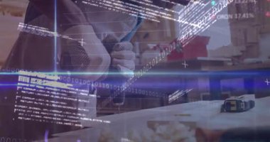 Teknoloji atölyesinde elektrikli matkap kullanan eldiven giyen bir adam ikili kod grafikleri gösteriyor. Sanatçı, atölye, iç mekan, kesinlik, mühendislik, yenilik, dayanıklılık