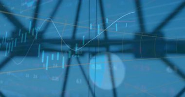 Sanayi bölgesini kaplayan mali veriler, bar çizelgeleri, şamdanlar, göstergeler ve çizgi grafikleri gösteriyor. Teknoloji, analitik, modernleşme, veri görselleştirme, iş dünyası, yenilik, sanayi