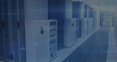 Veri merkezi koridorunun üzerinde yüzen 6G hologramı sunucu rafları devre HUD kaplaması altında parlarken. Gelecek, teknoloji, dijital, yenilik, siber güvenlik, veri, bağlantı