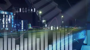 Erkek ve kadın meslektaşlar geceleri tablet üzerinde finans analizi yapıyorlar. Çizelge ve ışık izlerini kullanarak. Teknoloji, işbirliği, kentsel, veri, analitik, profesyonel, modern