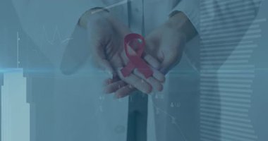 Tıbbi uzman klinik laboratuvarında kırmızı kurdele tutuyor, animasyon çizelgeleri ve verileri sergiliyor. Sağlık, araştırma, veri görselleştirme, yenilik, klinik, dijital, bilim
