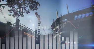 Kule vinci iskeletin üzerine çelik kirişleri kaldırıyor, çubuk grafikleri ve şamdan eğilimlerini gösteriyor. Sanayi, mimari, mühendislik, inşaat, altyapı, veri görselleştirme, finans