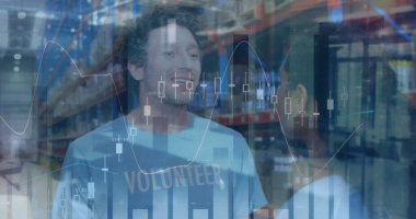 Depodaki çeşitli kişilerle ilgili finansal veri işleme resmi. küresel gönderim, finans ve dijital arayüz konsepti dijital olarak oluşturulmuş görüntü.