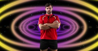 Kafkas asıllı Amerikan futbolcusunun kolları çaprazlanmış hali. küresel spor ve dijital arayüz kavramı dijital olarak oluşturulmuş görüntü.