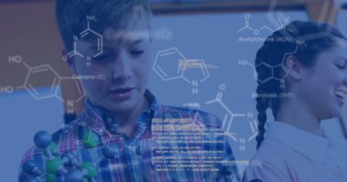 Çeşitli öğrenci grupları üzerinde bilimsel veri işleme resmi. eğitim ve öğrenme kavramı dijital olarak oluşturulmuş görüntü.