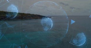 Kıyı sahnesinde süzülen holografik küre noktalı halkaları ve ağ hatlarını gösteriyor. Gelecek, teknoloji, dijital, yenilik, bağlantı, küresel, bilimsel