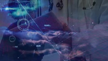 Steteskop takan doktor, sağlık hizmetleri teknolojisinde VR takan ve ağ hatlarını gösteren hasta rehberliği yapıyor. Gelecekçi, yenilikçi, teletıp, dijital, bağlantı, klinik, teknolojik