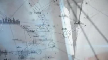 Erkek doktor ve kadın doktor, klinikteki verileri animasyon düğümleri ve bar çizelgeleriyle analiz ediyorlar. Tıbbi, teknoloji, yenilik, sağlık, veri, analitik, işbirliği