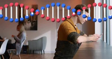 Kafe tezgahında akıllı telefon kullanan bir adam teknoloji için sohbet baloncukları ve kahve ikonları entegre ediyor. Rahat, rahat, çağdaş, iletişim, yaşam tarzı, rahat, sosyal