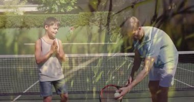 Eğitim için internette tenis antrenmanı yapan koç ve öğrenci, animasyon çizelgesi gösteriyor. Spor, koçluk, antrenman, spor, eğlence, çeviklik, açık hava