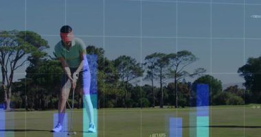 Kadın golfçü yeşil giymeye hazırlanıyor, spor teknolojisi verilerini animasyon çubuk grafikleriyle birleştiriyor. Atletik, açık hava, profesyonel, fütürist, rekabetçi, stratejik, enerjik