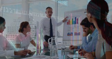 Çeşitli iş adamları üzerinde çalışan grafiklerin resmi. ekonomi, finans, iş ve teknoloji konsepti dijital olarak oluşturulmuş imaj.