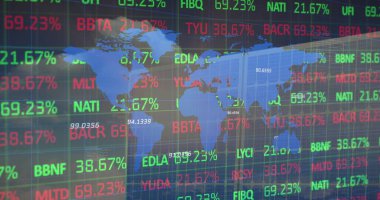 Finansal veri işleme ve dünya haritası güneş paneli. küresel iş, finans ve dijital arayüz kavramı dijital olarak oluşturulmuş görüntü.