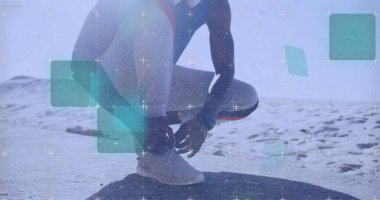 Kaçan bir Afro-Amerikan 'ın ayakkabı bağlarken ki görüntüsü. Küresel bağlantılar, refah, zindelik ve sağlıklı yaşam tarzı konsepti dijital olarak oluşturuldu.