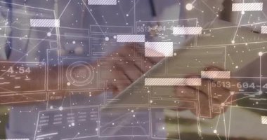 Teknoloji analisti, yüzen veri tableti grafikleri sayı düğümlerini kaplayan tablet ekranını ofiste tıklatıyor. Fütürist, yenilikçi, dijital, arayüz, bağlantı, dalgın, analitik