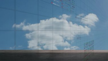 Büyük beyaz bulut, finansal verileri gökyüzü ızgarası üzerinde hareket ederken gösteriyor, düz tasarım grafikleri gösteriyor. Soyut, veri, analitik, dijital, görselleştirme, teknoloji, bilgi