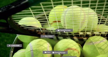 Düz tasarım tenis topları raket örgüsü içinde hareketlendiriliyor, renkli sosyal medya simgelerini örtüyor. Spor ekipmanları, dijital arayüz, canlı, modern, aktivite, ağ, markalaşma