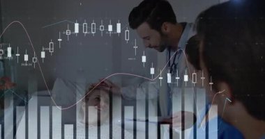 Hastanedeki tıbbi ekibi dinleyen hasta, animasyon finansal tablosunu gösteriyor. Tıbbi, sağlık, analiz, klinik, profesyonel, dijital, tanı