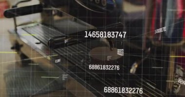 Seramik bardakla birlikte espresso portafiltresi gösteriliyor. Seramik kapta süzülen kodlar 3D görüntüleniyor. Teknoloji, yenilik, robotik, endüstriyel tasarım, modern, parlak, dijital