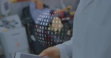 Kadın veri bilimci laboratuarda holografik ikili küreyi inceliyor, teknoloji arayüzü sergiliyor. Gelecekçi, yenilikçi, dijital, bilim, teknoloji, profesyonel, gösterişli