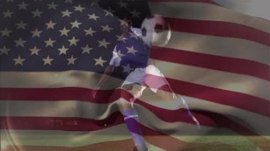 Spor sahnesi, futbol oyuncusunun stadyum ışıkları altında salya akıttığını ve şeffaf Amerikan bayrağını astığını gösteriyor. Atletik, vatanseverlik, aksiyon, gece, dinamik, stadyum, yarışma