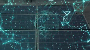 Güneş teknisyenleri, tavan panellerini inceleyerek holografik ağ verilerini üzerinde yüzdürüyorlar. Yenilenebilir enerji, teknoloji, fütürizm, dijital, yenilik, mühendislik, sürdürülebilir