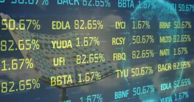 Şebekede üç boyutlu altıgen ağ kabı animasyonu, sarı yüzdeleri ve dönen cyan parçacıkları gösteriyor. Gelecek, teknoloji, veri, görselleştirme, dijital, soyut, yenilik