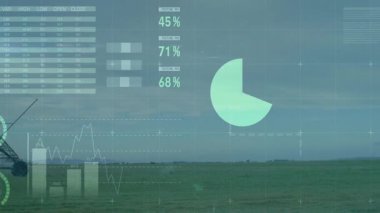 Merkez pivot sulama kolu tarım arazisi boyunca uzanıyor, dijital pasta grafiklerinin üstünü örtüyor. Tarım, hassas tarım, sürdürülebilirlik, gelecekçilik, teknoloji, kırsal, manzara