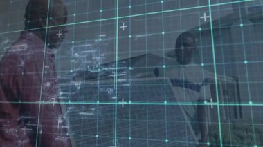 Kıdemli mühendis kıdemsiz mühendis, yüzen teknoloji şebekesi altında evin planlarını inceliyor. Teknoloji, akıl hocalığı, işbirliği, yenilik, mimari, kentsel, modern