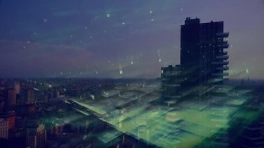 Şehir silueti üzerinde yüzen yüksek katlı gökdelen holografik bloklar ve ikili kod yansıtıyor. Fütüristik, dijital, siber, neon, kentsel, teknoloji, yenilik