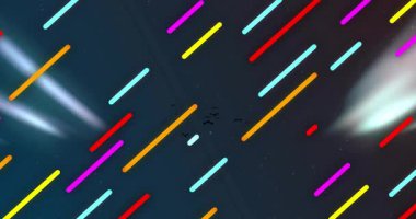 Karanlık yıldızlı arka planda uçan, düz dizaynlı neon çubuklu yarasa siluetleri sürüsü. Siluetler, neon, grafik, gece, soyut, dijital, canlı