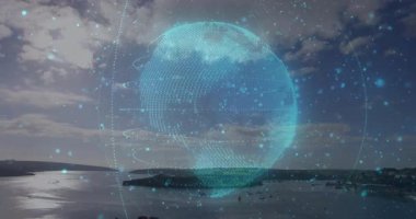 Sahilde süzülen üç boyutlu holografik küre kırmızı yelkenli teknenin yakınındaki yüzen veri noktalarını gösteriyor. Coğrafya, yenilik, teknoloji, denizcilik, veri görselleştirme, dijital, manzaralı