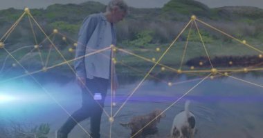 İnsan, parıldayan dijital ağ düğümleriyle sığ gölet suyunu keşfediyor. Açık hava, doğa, bağlantı, yenilik, iletişim, sükunet, ekosistem