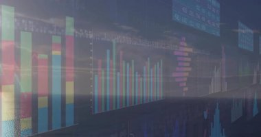 Holografik saydam çok renkli bar çizelgeleri ve alacakaranlıkta okyanus ufkunda yüzen çizgi grafikleri. Fütürist, teknoloji, dijital, deniz, görselleştirme, sürükleyici, yenilikçi