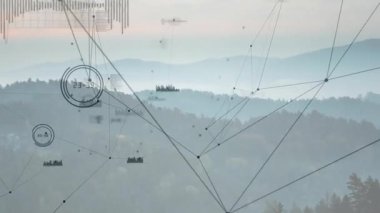 Sisli dağ sırtlarını kaplayan animasyon dijital ağ çizgileri, düğümleri ve dalga formu grafiklerini gösteriyor. Dağlar, ağ oluşturma, veri, görselleştirme, manzara, teknoloji, soyut