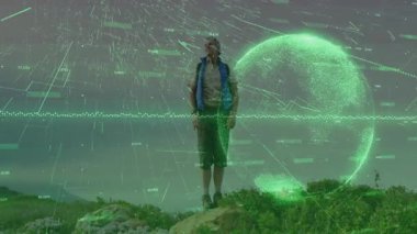 Yeşil holografik dünya parçacıkları ve teknoloji veri hatlarıyla çimli tepenin üzerinde duran yürüyüşçü. Macera, keşif, açık hava, doğa, yenilik, bağlantı, dayanıklılık