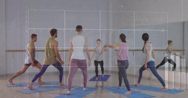 Sağlık Analiz Laboratuvarı 'nda yoga pratiği yapan bir grup katılımcı, çizelge çizgileri üst üste biniyor. Sağlık, fitness, farkındalık, dijital, modern, işbirliği, denge
