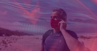 Elinde kırmızı çiçek tutan adam kumlu sahilde duruyor, noktalı dalga temalı teknoloji teması sergiliyor. Yalnızlık, tefekkür, sükunet, minimalizm, doğa, dijital sanat, soyut