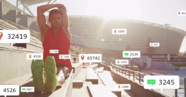 Stadyum tribünlerinde spor yapan erkek sporcu pazarlama için yüzen sosyal medya ikonları gösteriyor. Fitness, outdoor, modern, enerjik, spor, eğitim, motivasyon