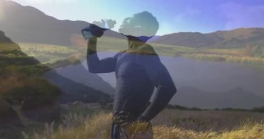Açık havada susuz kalan erkek sporcu, animasyon sağlık verileri ve hidrasyon çizelgesine sahip. Açık hava, canlılık, doğa, sağlık, macera, spor, manzara