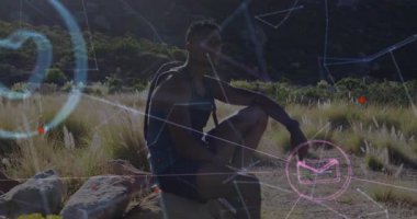 Erkek yürüyüşçü doğa sahnesinde dinleniyor, teknoloji ağı çizgileri ve sosyal medya simgeleri gösteriyor. Doğa, macera, yalnızlık, bağlantı, keşif, açık hava, vahşi doğa.